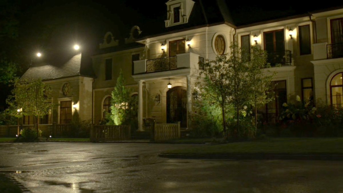 The exterior of Roscoe Sweeney's mansion.