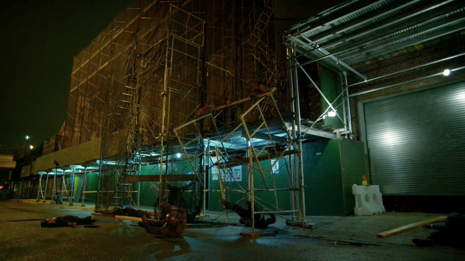 Daredevil fighting Yakuza outside Midland Circle construction site.