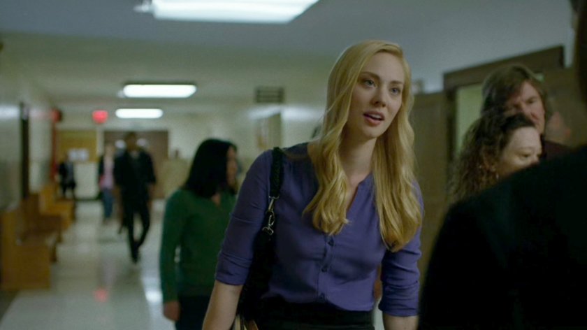 Karen talks to Foggy in courthouse hallway.