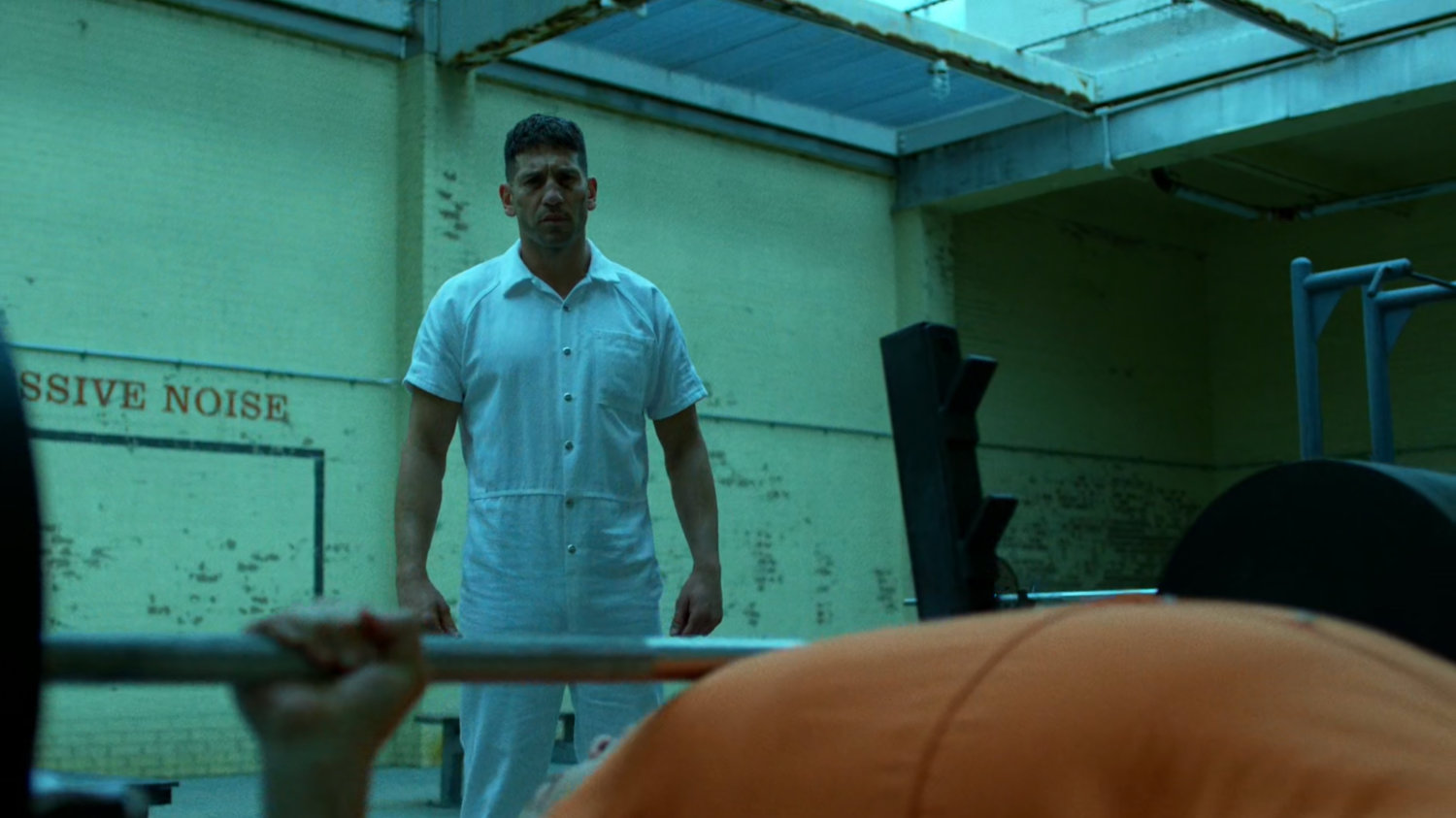 Frank watching Wilson Fisk in prison yard of Ryker's Island correctional facility.