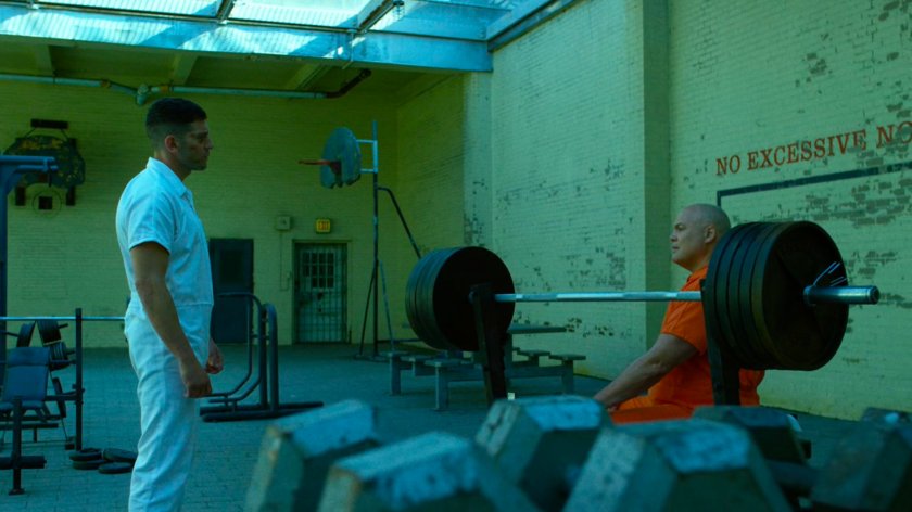Frank talking to Wilson Fisk in prison yard of Ryker's Island correctional facility.