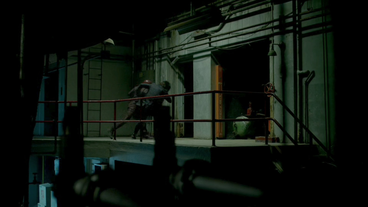 Daredevil fighting Nobu in an abandoned steam plant.