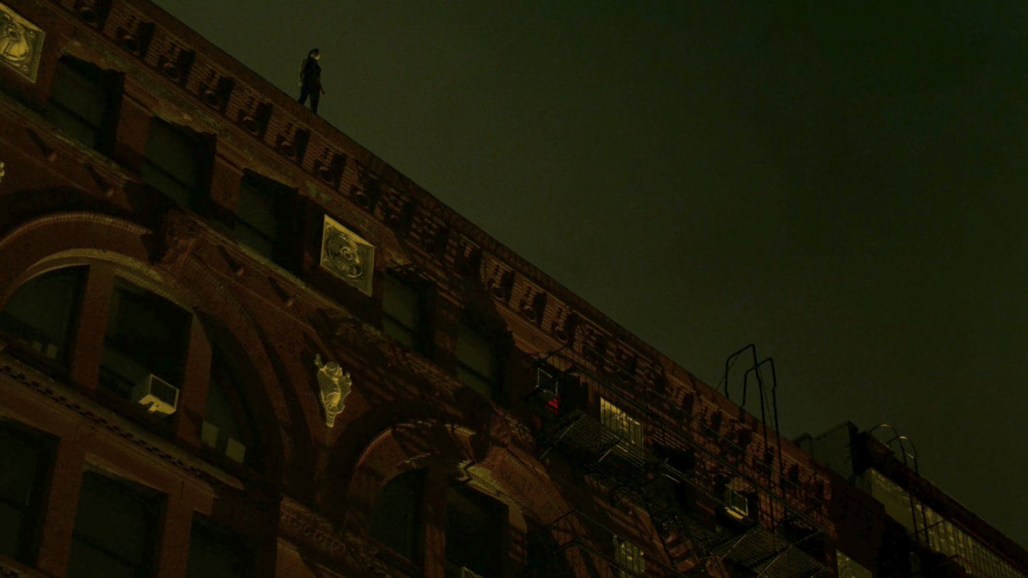 Elektra standing on the roof of Matt's apartment building.