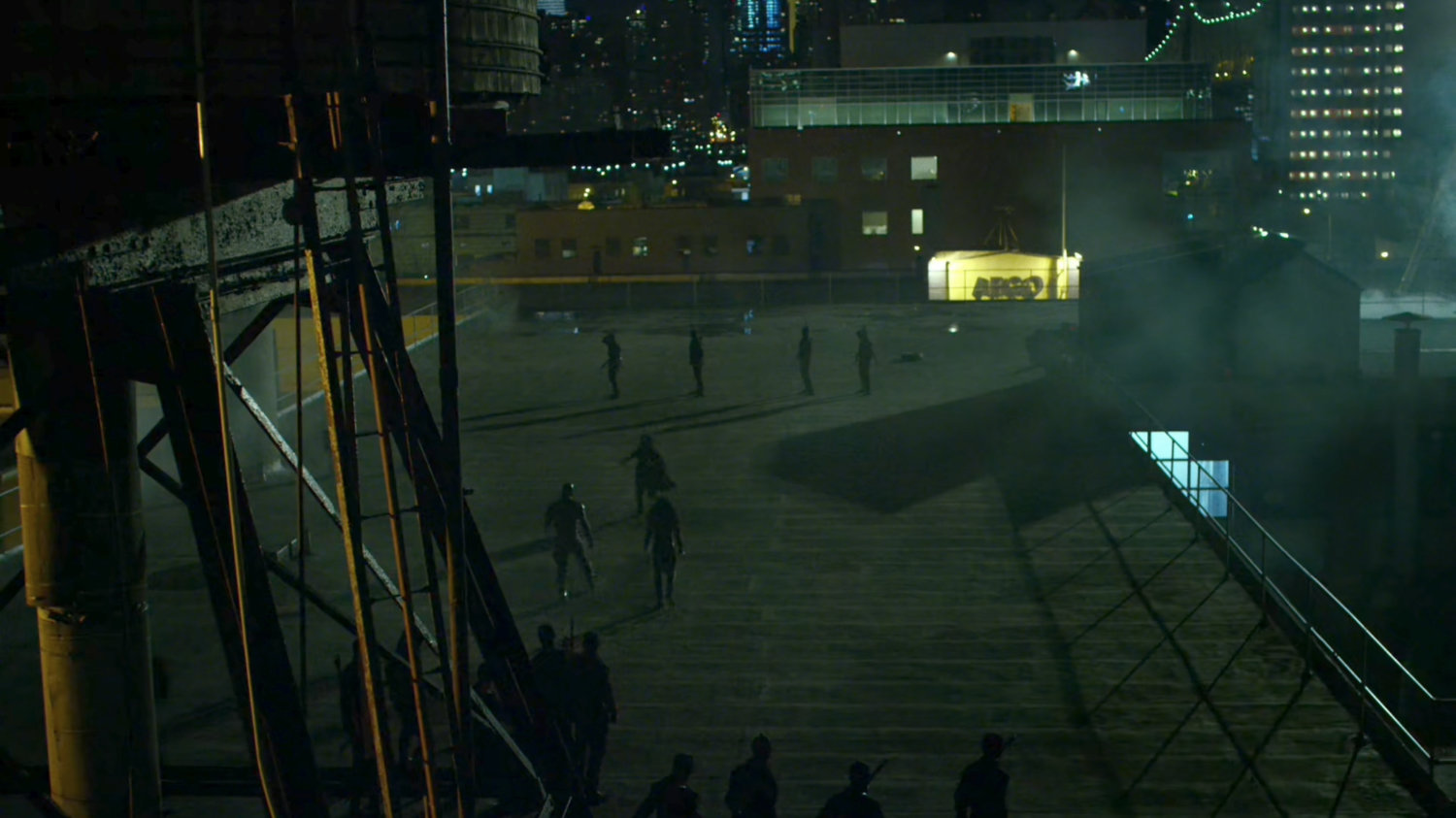 High angle of battle on abandoned warehouse rooftop between Elektra, Daredevil, and The Hand.