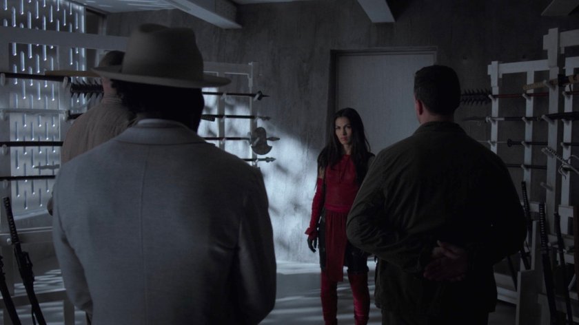 Elektra confronted by Sowande and two thugs in the Hand compound.