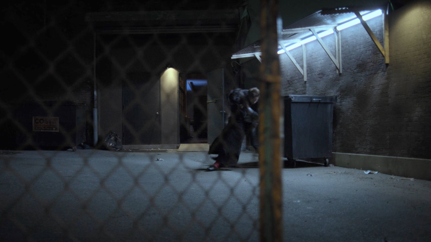 Matt and Elektra fight behind the Royal Dragon Chinese Restaurant.