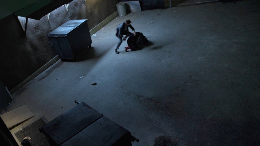 Matt and Elektra fight behind the Royal Dragon Chinese Restaurant.