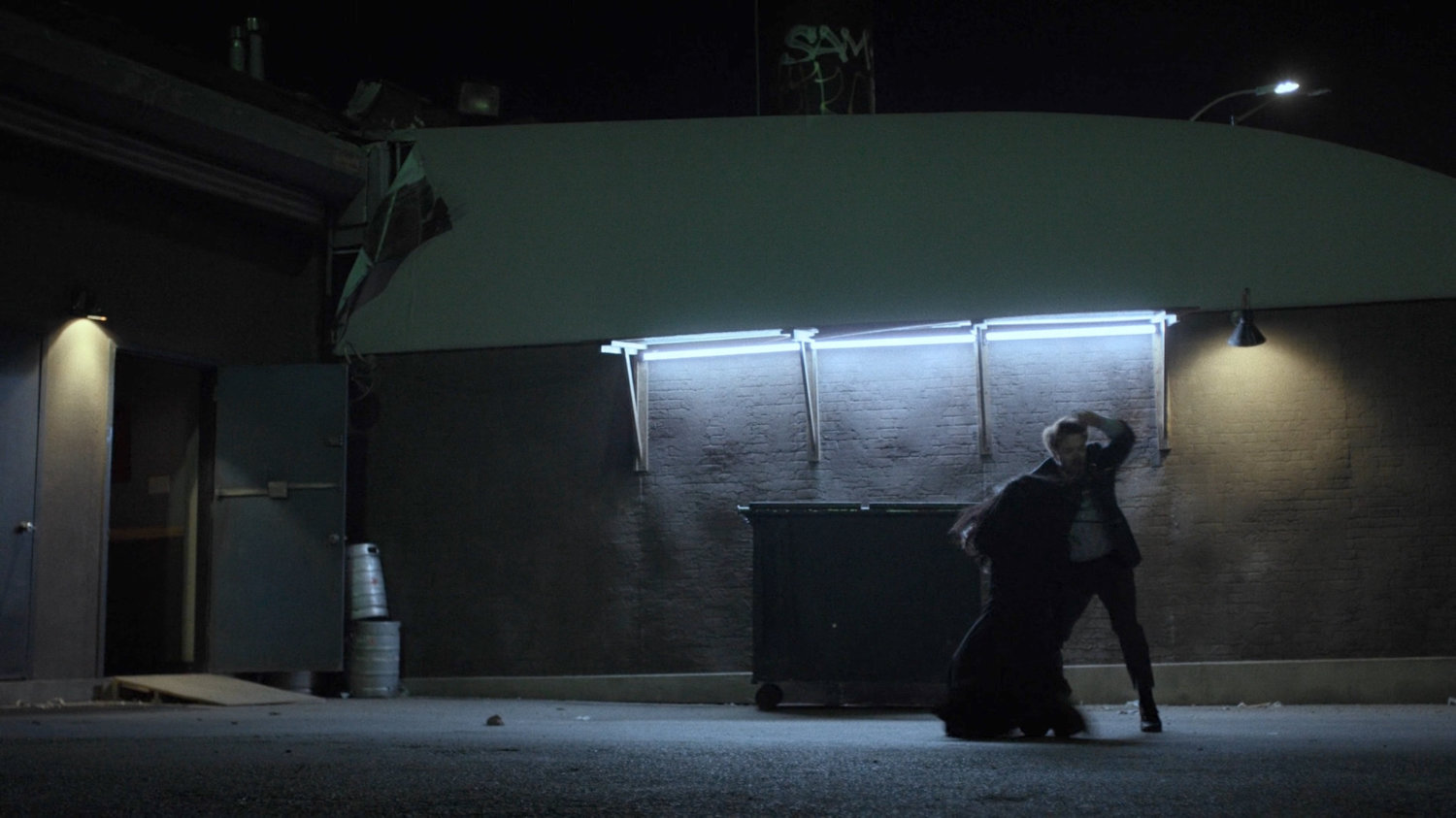 Matt and Elektra fight behind the Royal Dragon Chinese Restaurant.