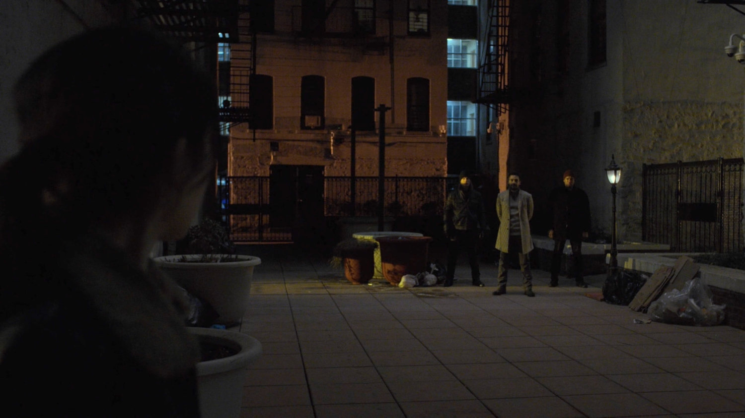 Colleen see Bakuto and two goons in a wide alley.