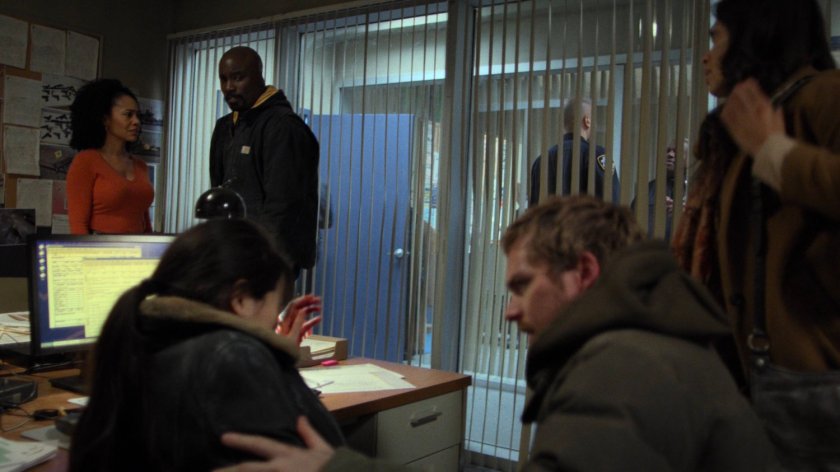 Luke talks to Misty in the 29th Precinct offices.