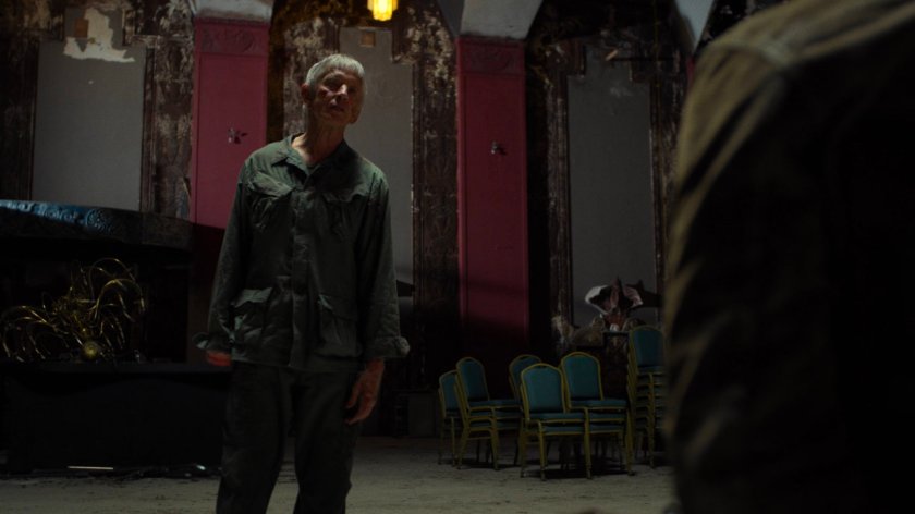 Stick talks with a captured Sowande in a derelict theater.