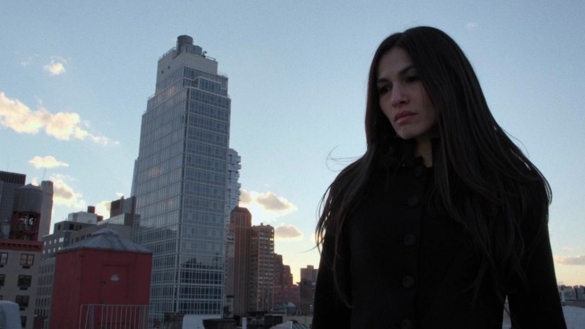 Elektra standing on edge of Matt's rooftop.