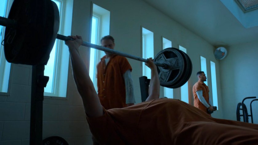 Fisk in exercise room of penitentiary.
