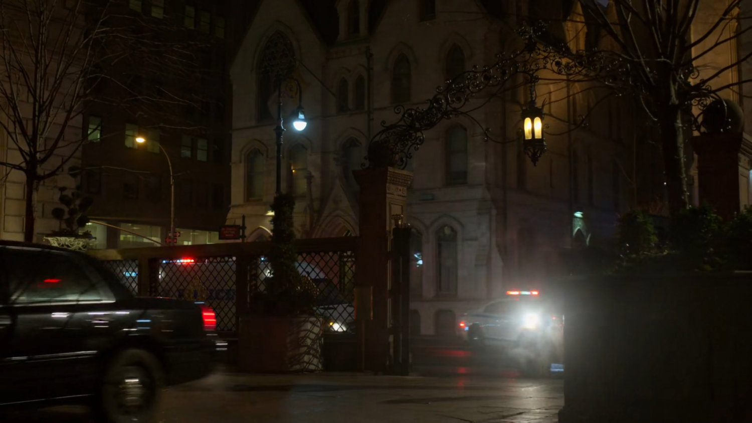 Police cars pulling into the courtyard of the Presidential Hotel.
