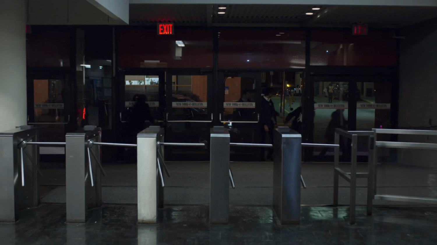 The FBI enter the New York Bulletin lobby.