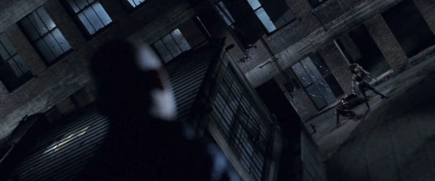 Elektra and Daredevil on a roof avoiding Bullseye's projectiles.