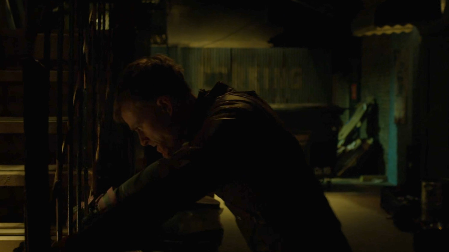 Dex, as Daredevil, in an alley.