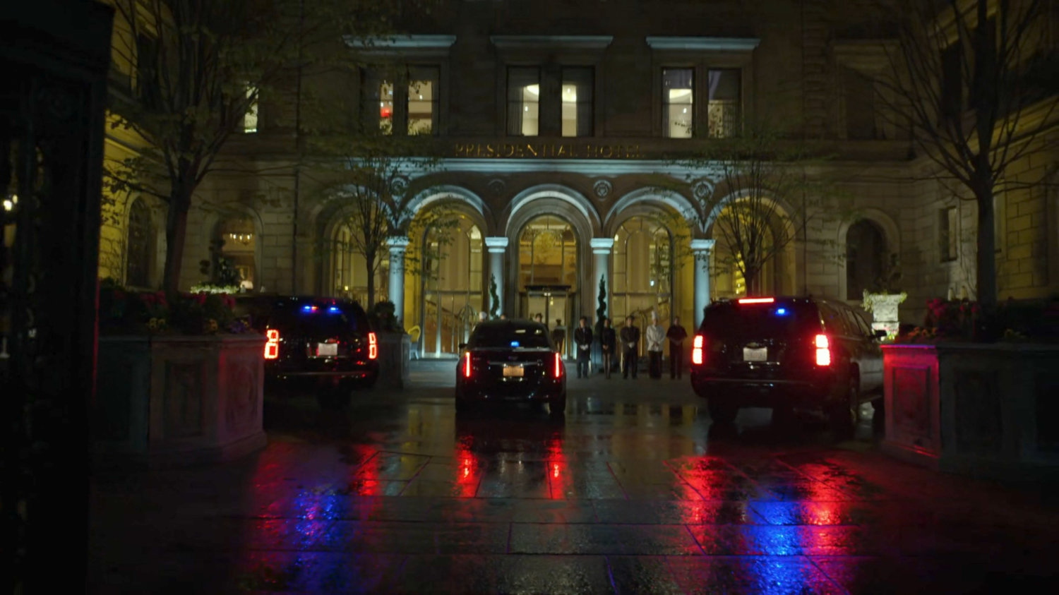 Cars pulling up outside Presidential Hotel.