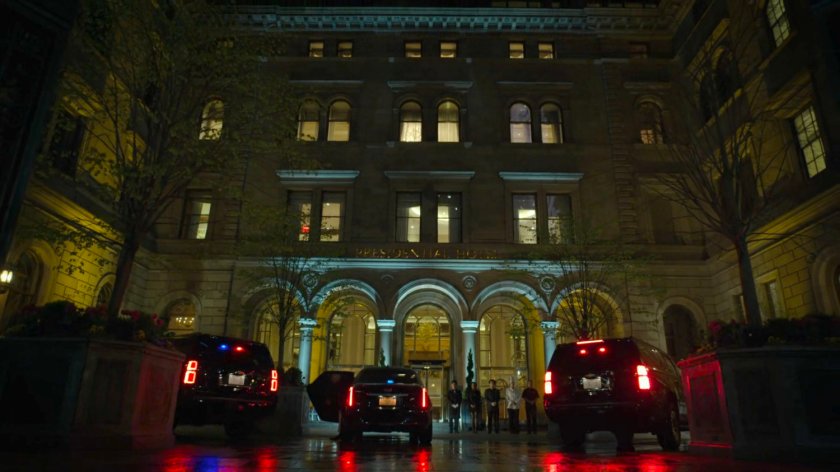 Cars pulling up outside Presidential Hotel.
