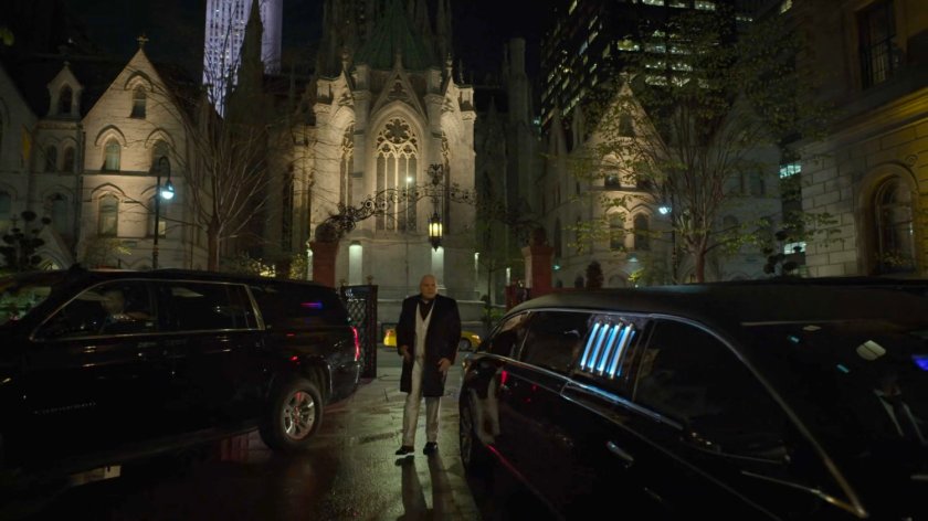 Fisk in courtyard of Presidential Hotel.