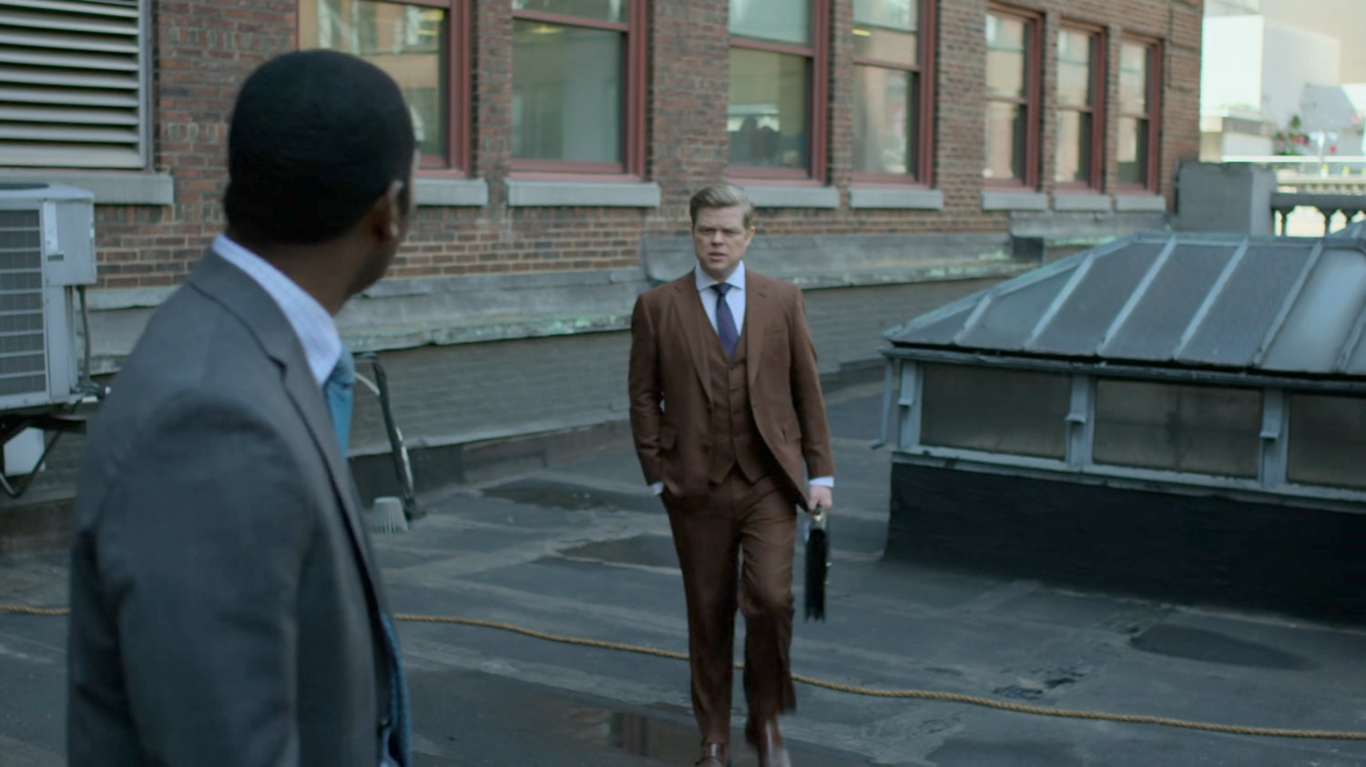 Foggy talking with Detective Mahoney on rooftop.