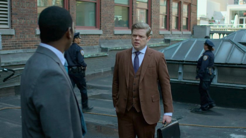 Foggy talking with Detective Mahoney on rooftop.