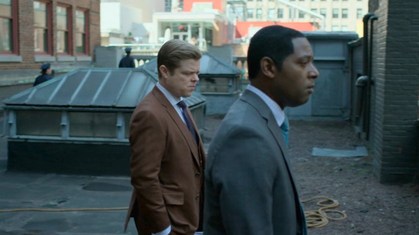 Foggy talking with Detective Mahoney on rooftop.