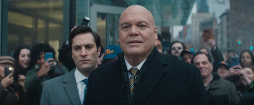Fisk and a crowd of people outside his hotel.