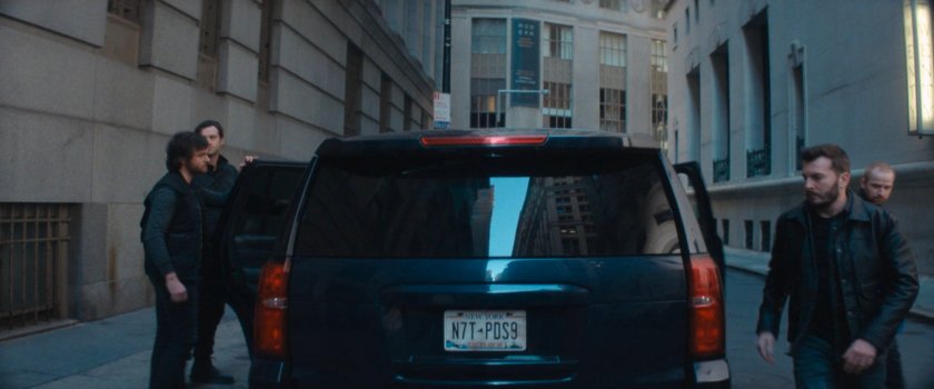 Robbers outside New York Mutual Bank.