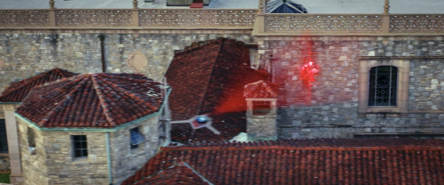 Redwing scans the walls of Catedral de Santo Ramos.
