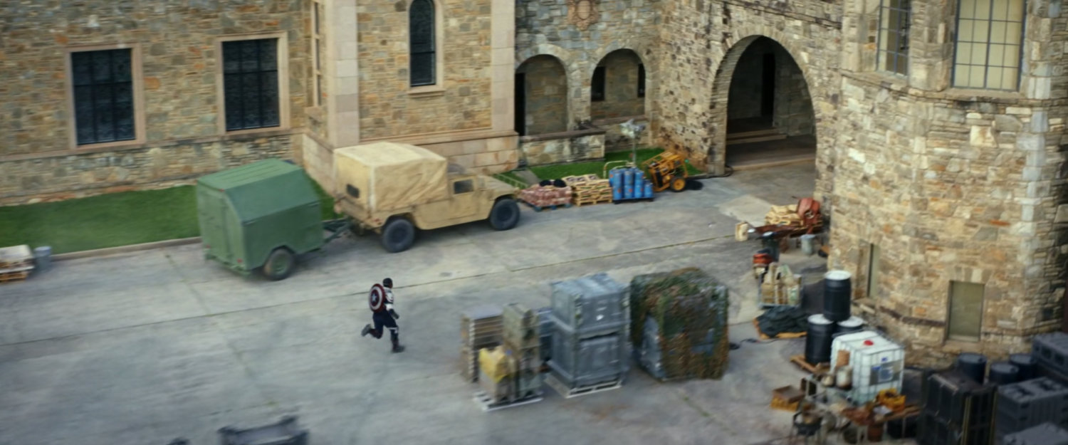 Sam runs inside Catedral de Santo Ramos.