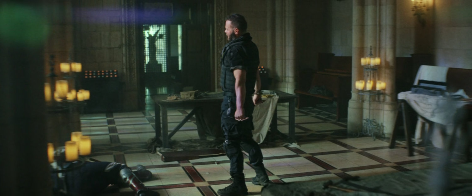 Copperhead standing above a downed Sam in the chapel of Catedral de Santo Ramos.