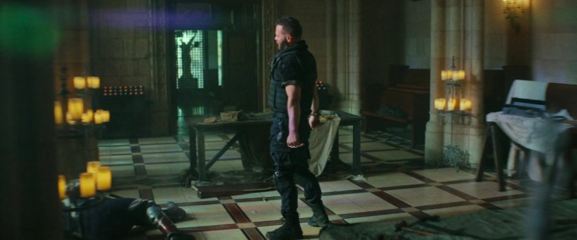Copperhead standing above a downed Sam in the chapel of Catedral de Santo Ramos.