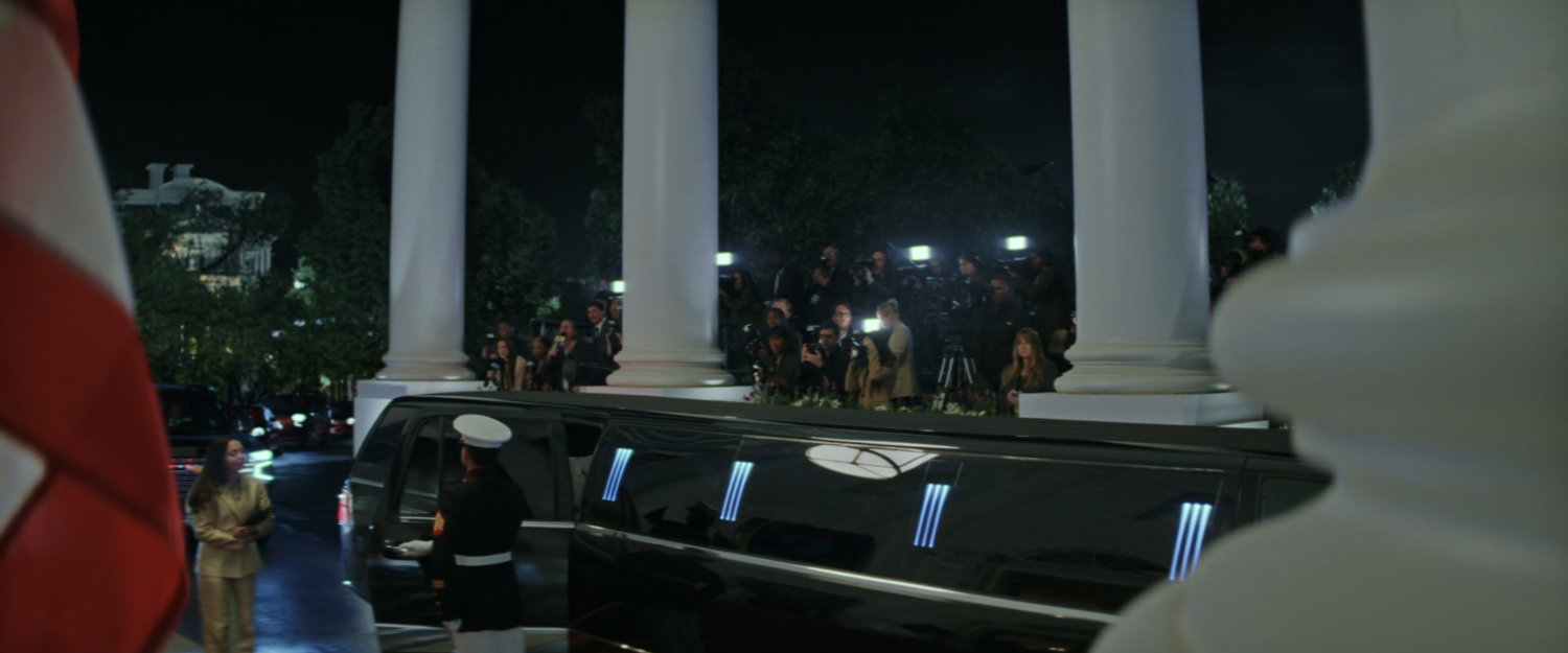Limo and crowd outside the White House.