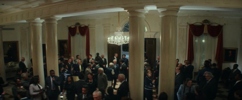 Crowd in the foyer of the White House.