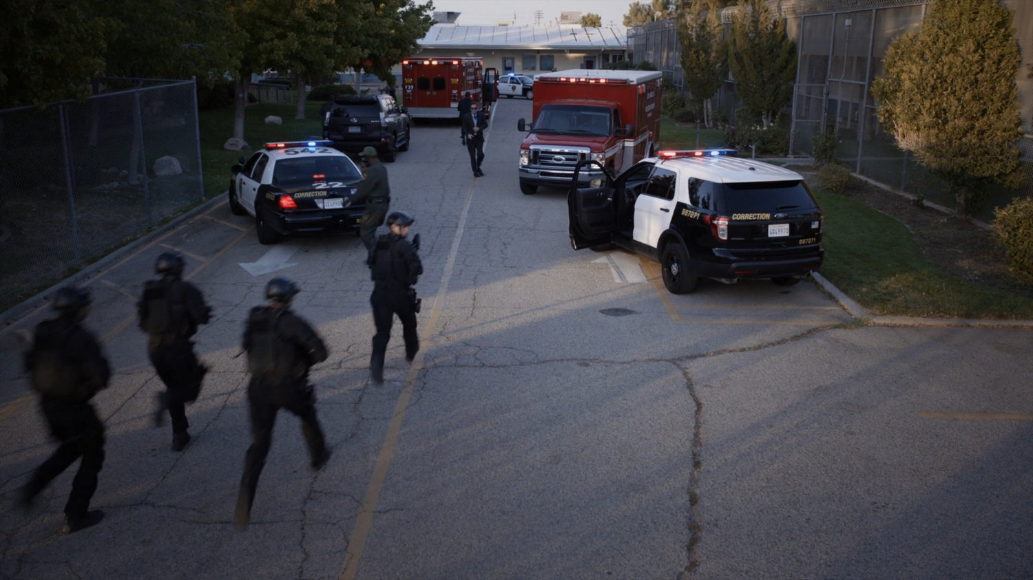 Police and emergency vehicles outside South Ridge Penitentiary.