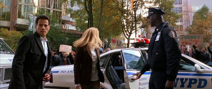 Reed and Sue with crowds outside the Baxter Building.