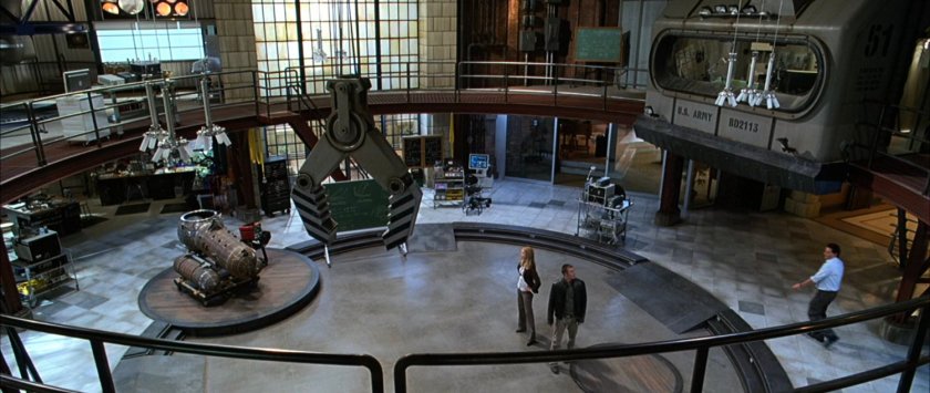 Reed, Johnny, and Sue in the Baxter Building laboratory.