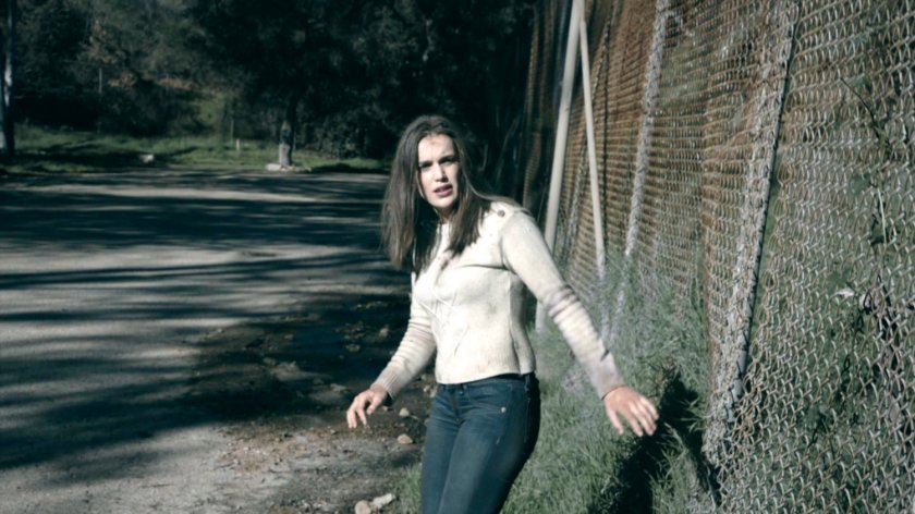 Simmons outside a fence at the SHIELD academy grounds in the Framework.