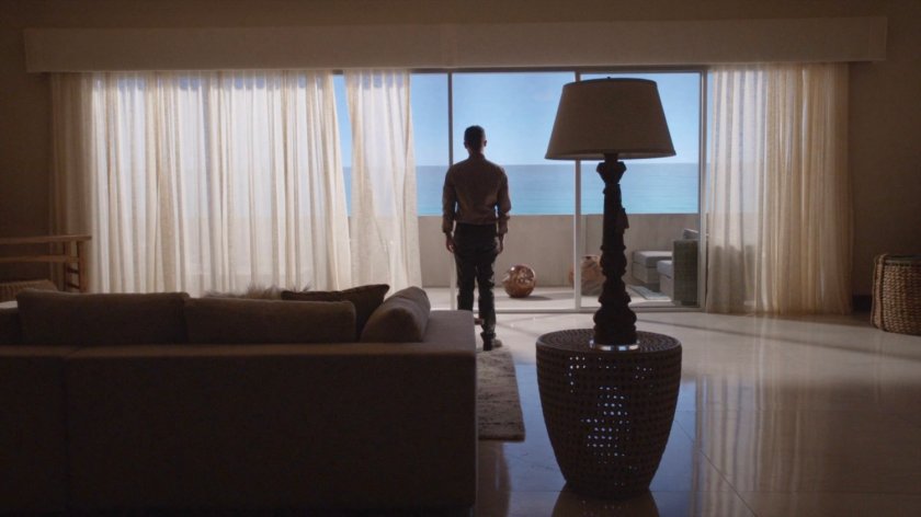 Fitz in Aida's apartment.