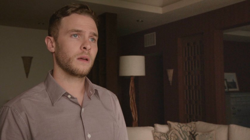 Fitz in Aida's apartment.
