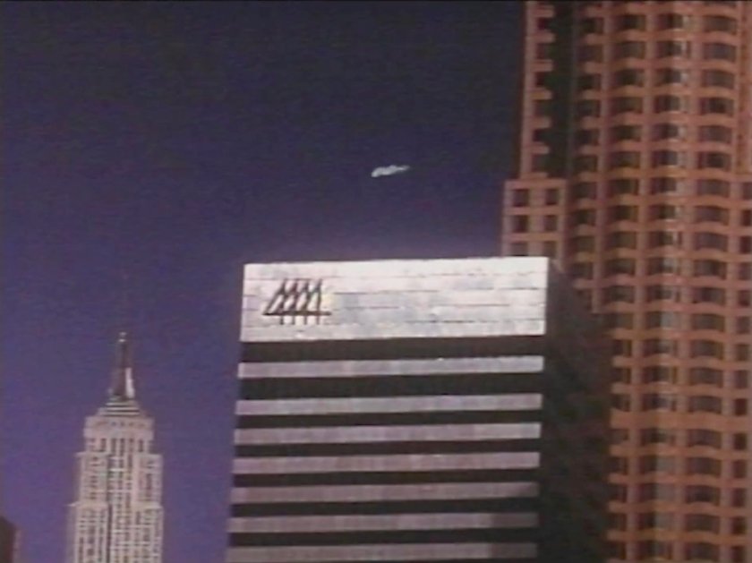 The Fantasticar flying above the Baxter Building.