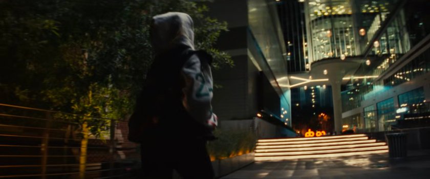 Riri walking into MIT quad.