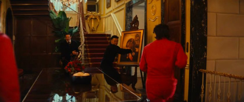 Jeri and Roz fighting guards in a Chicago mansion.