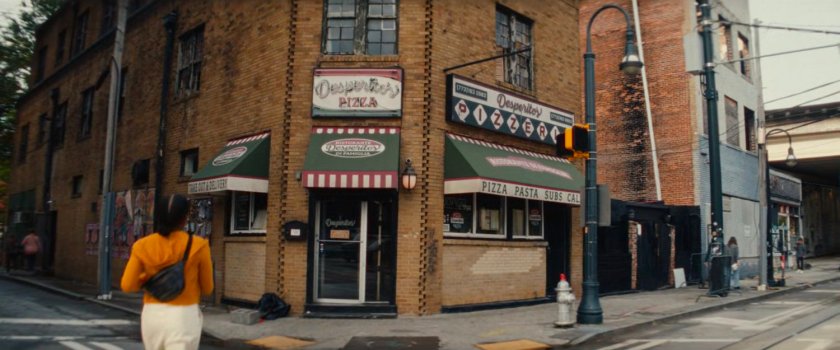 Riri approaching Desperito's Pizza.