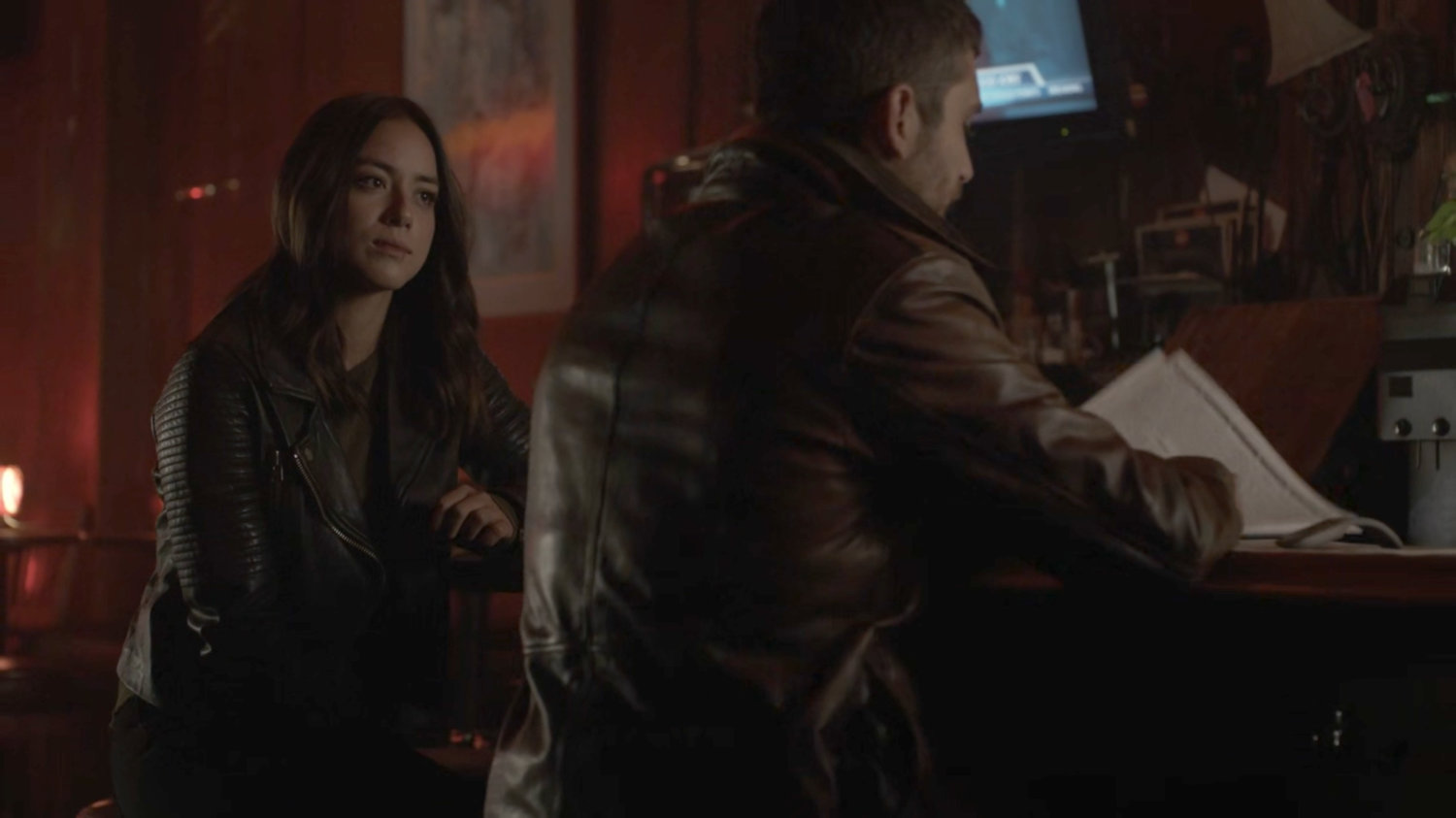 Daisy and Deke in a framework representation of a bar.