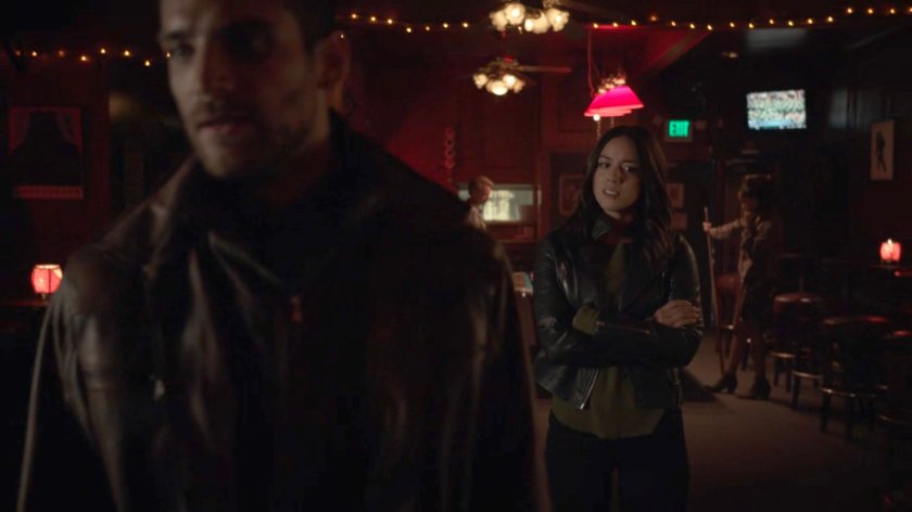 Daisy and Deke in a framework representation of a bar.