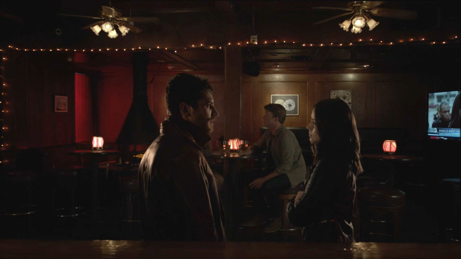 Daisy and Deke in a framework representation of a bar.