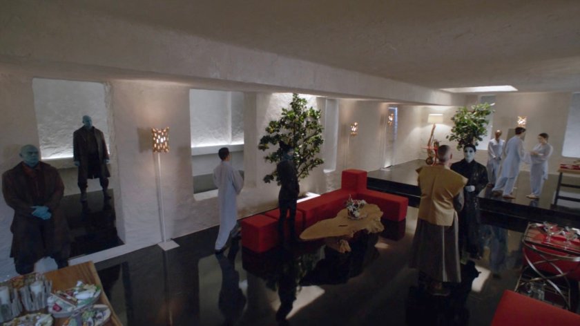 A crowd in Kasius's suite on the Lighthouse.