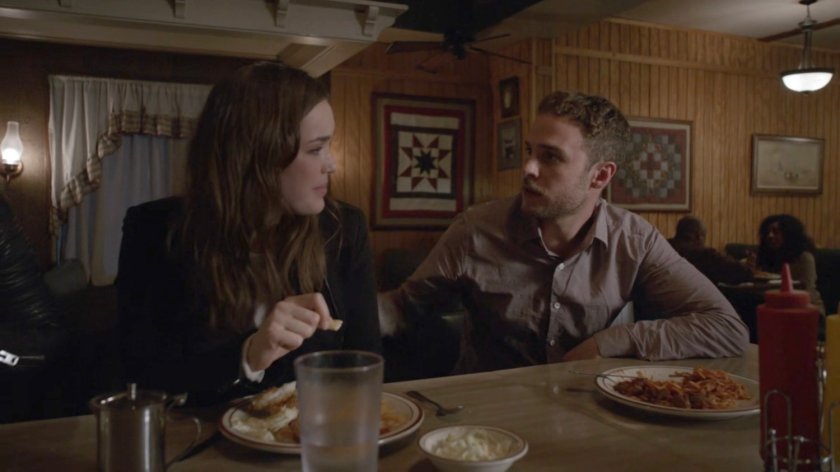 Simmons and Fitz in a diner.
